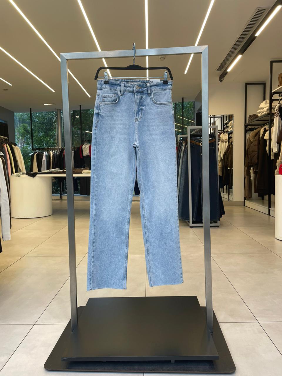 Straight cut jeans  950