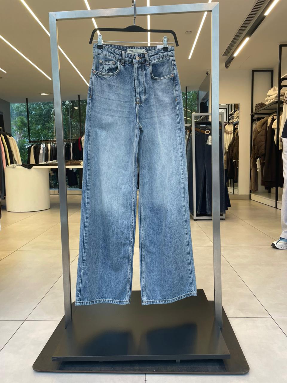 Straight cut jeans   25627