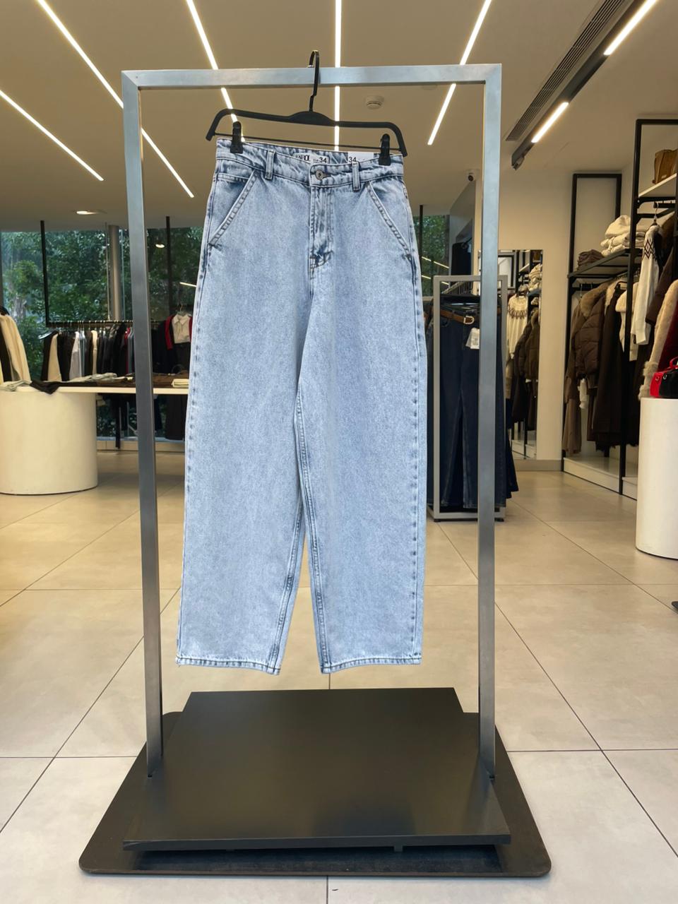 Slouchy cut jeans  708