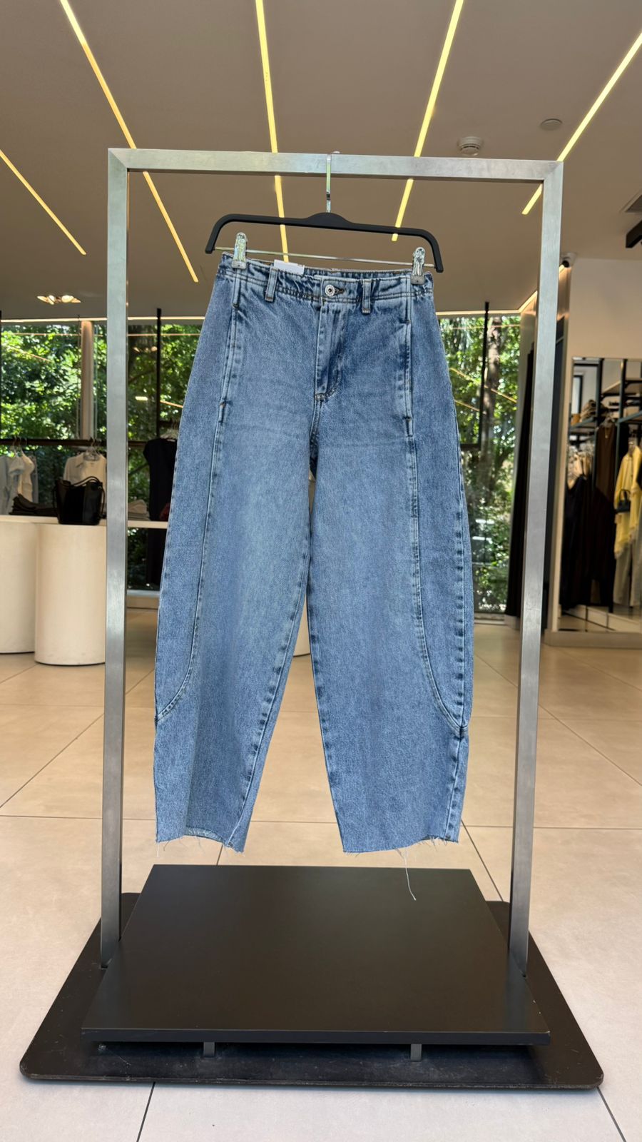 barrel jeans