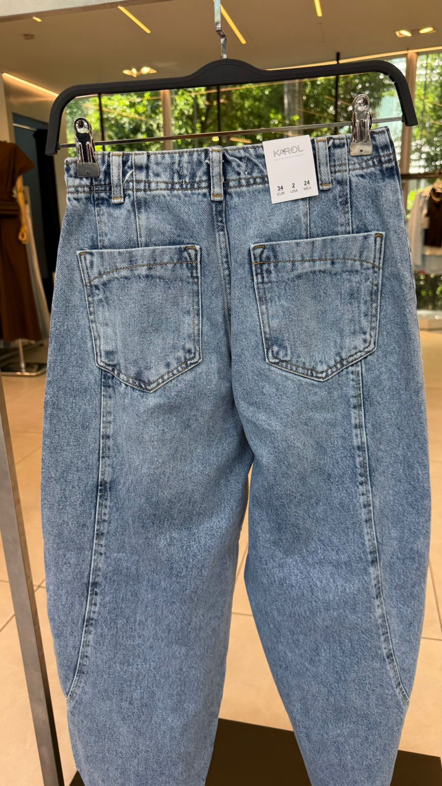 barrel jeans