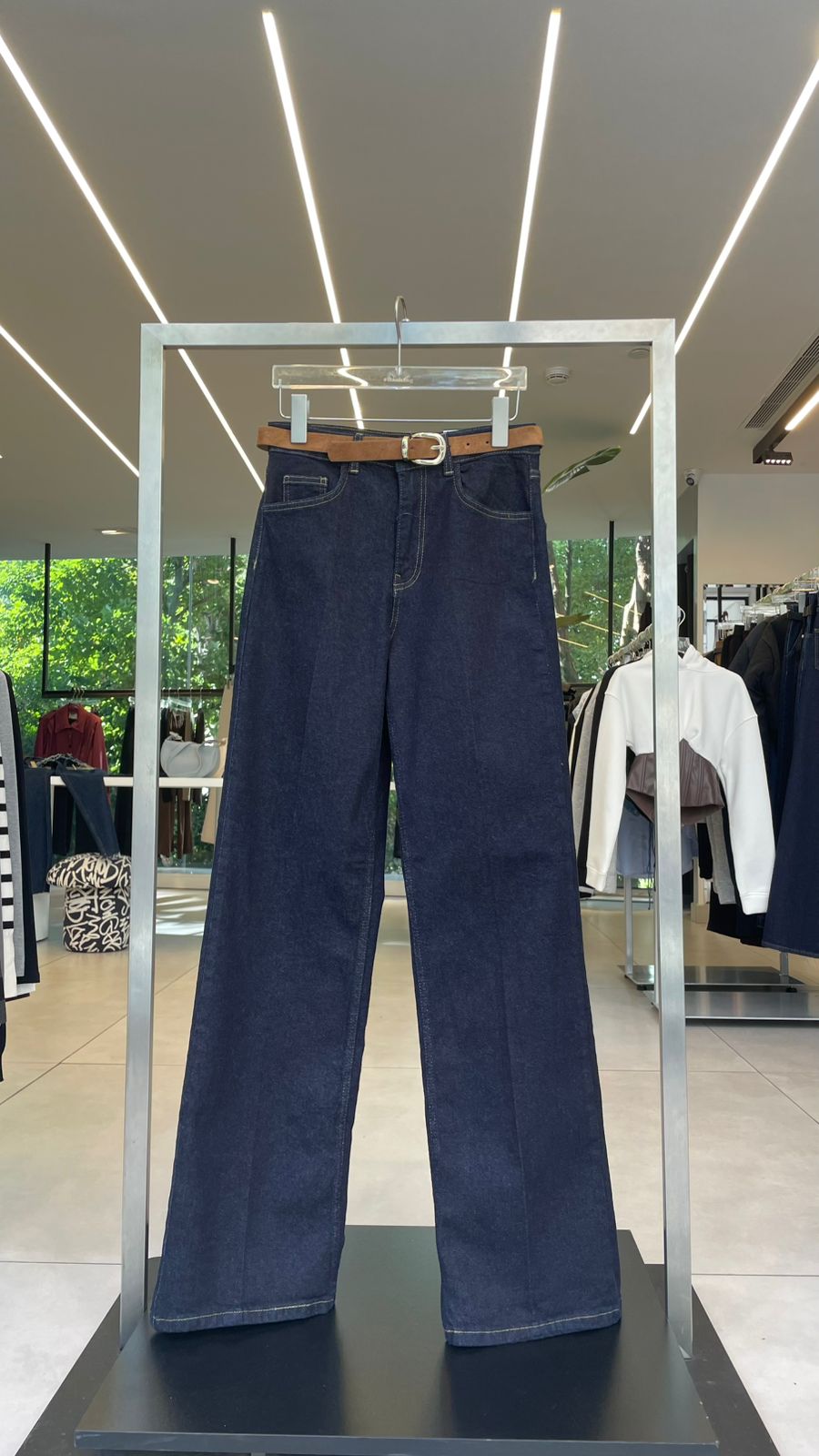 Straight cut jeans (883)