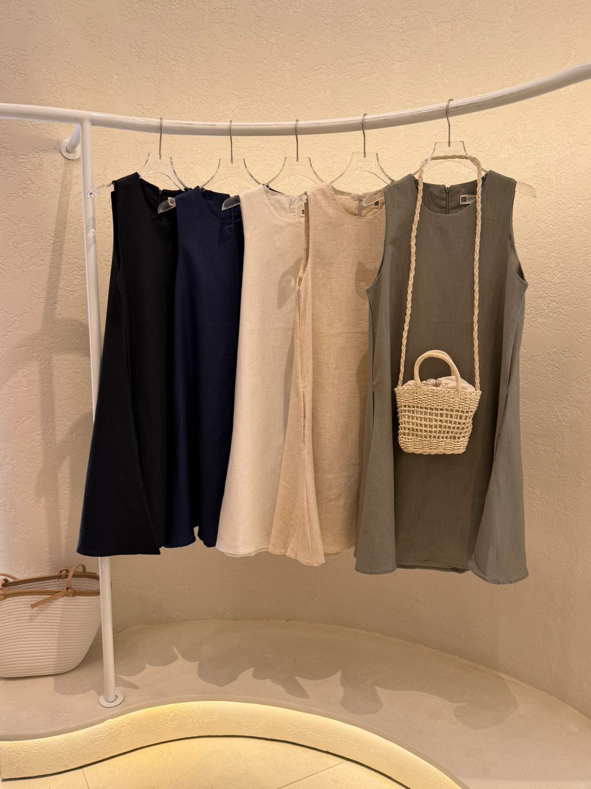 DRESS