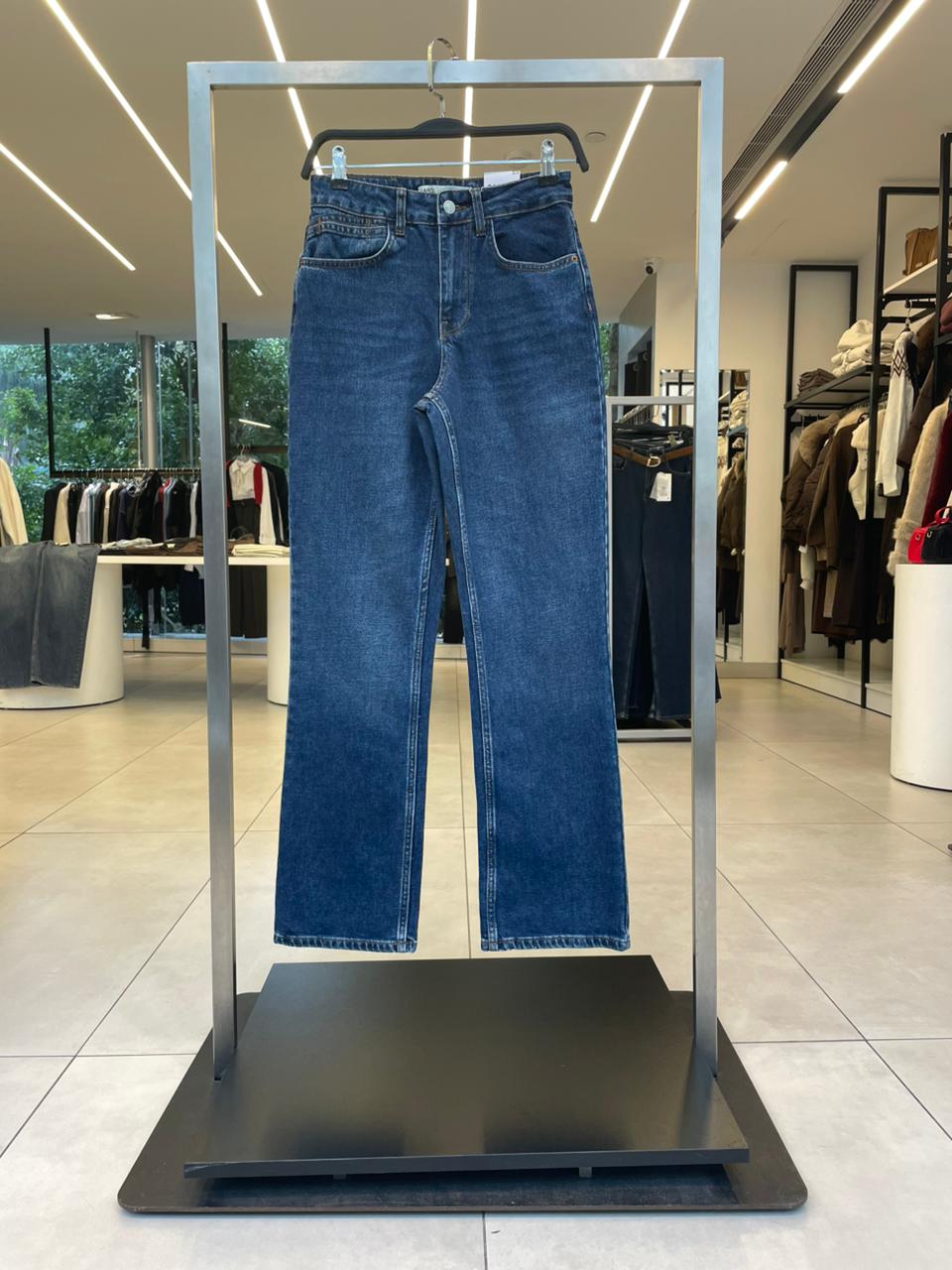Straight cut jeans  779